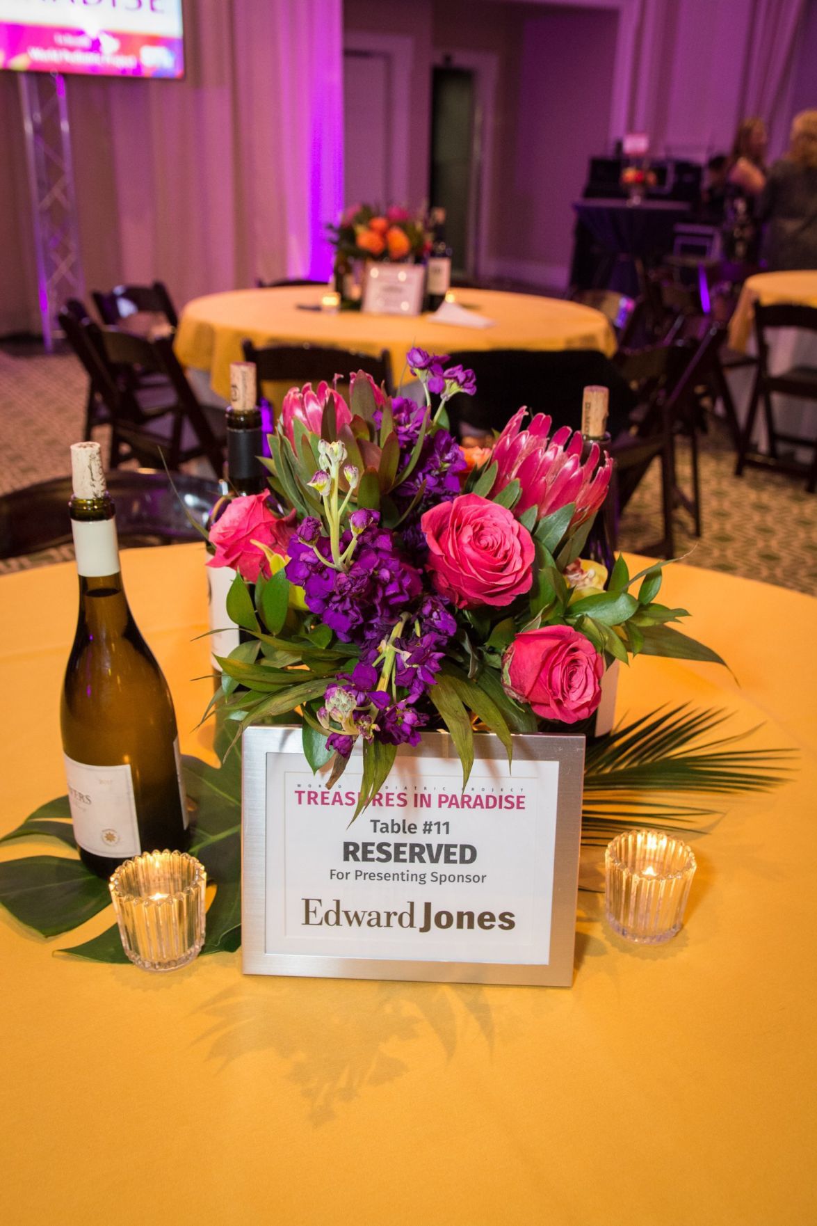 Table setting at Treasures in Paradise